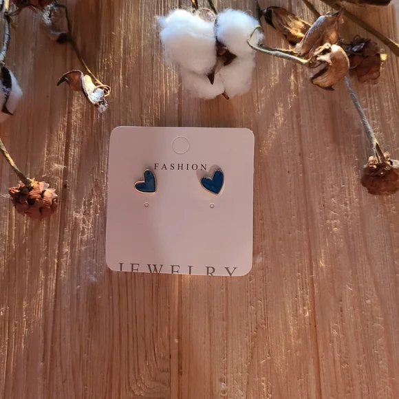 💙💙Super Adorable Blue Colored Heart  Stud Earrings💙💙 - Picture 6 of 15